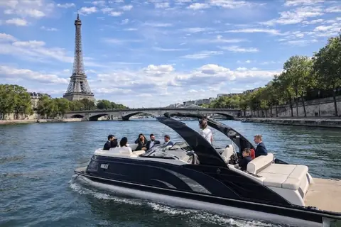 Le yacht Curaçao, de notre partenaire Private Seine River Cruise