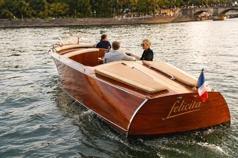 Le yacht Felicita, de notre partenaire, vu depuis le quai